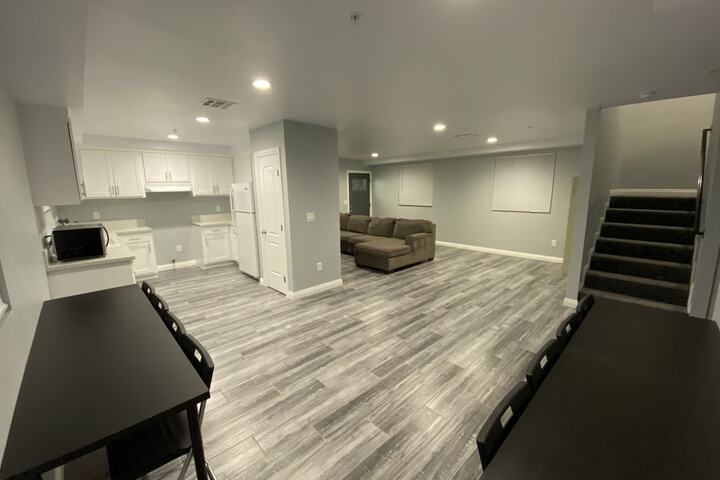 Room 5 of 12