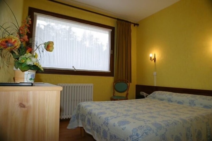 Room 10 of 30