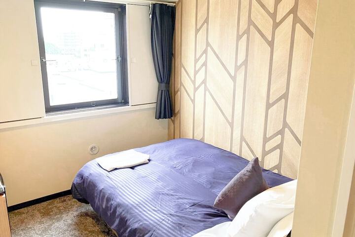 Room 12 of 32