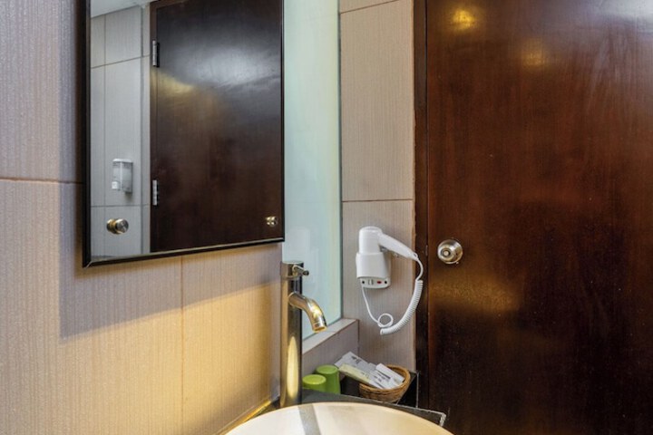 Room 34 of 65