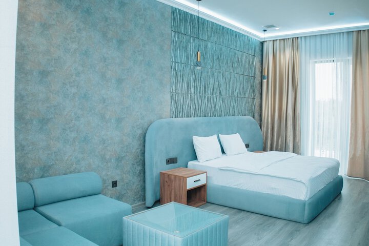 Room 4 of 13