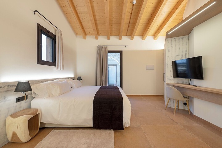 Room 3 of 60