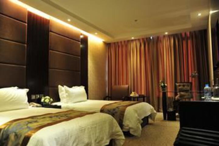 Room 10 of 32