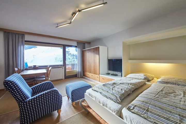 Room 2 of 16