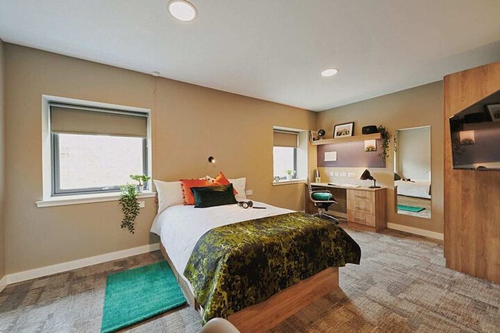 Room 5 of 17