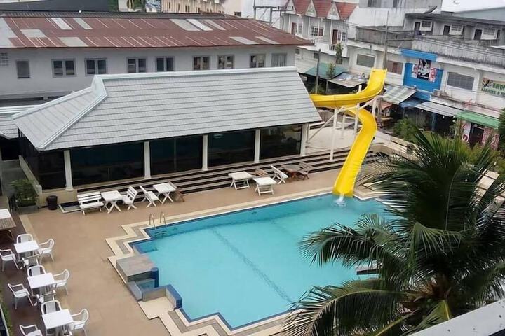 Pools & Facilities