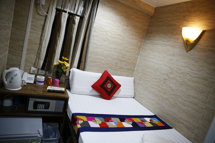 Room 12 of 35