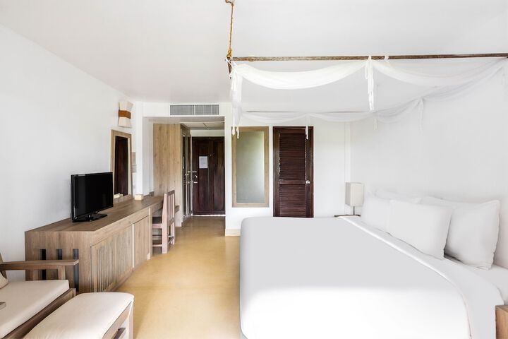 Room 4 of 79