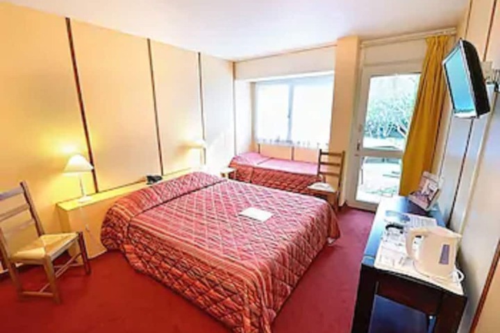 Room 7 of 61