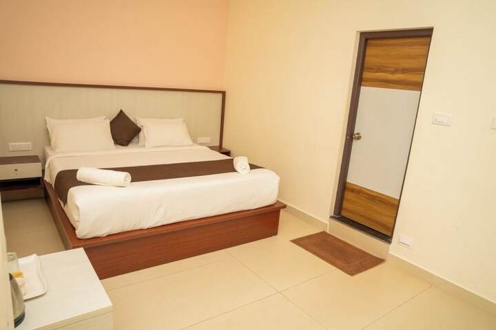 Room 12 of 37