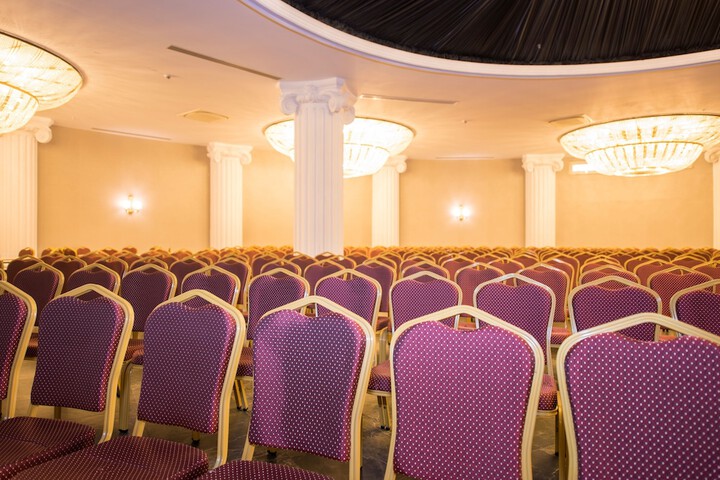 Ballroom/Hall 42 of 76