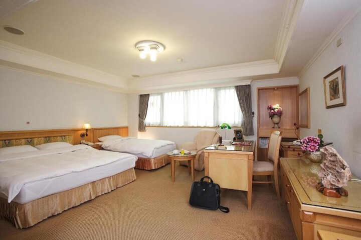 Room 13 of 32