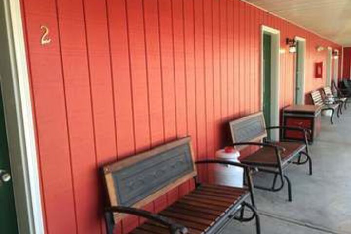 Mays Polynesian Motel