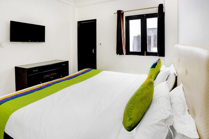 Room 15 of 37