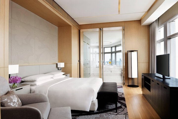 Room 28 of 124