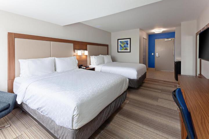Quadruple Queen Size Bed (9 of 11)