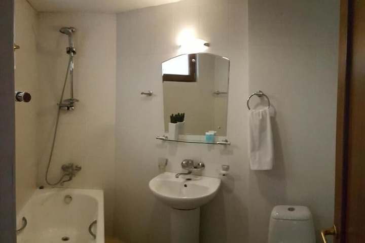 Room 27 of 49