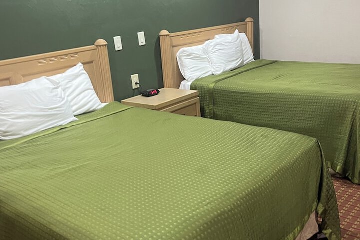 Room 4 of 9