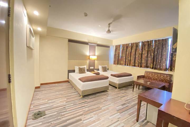 Room 4 of 13