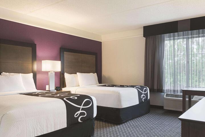Double Deluxe King Bed (1 of 9)