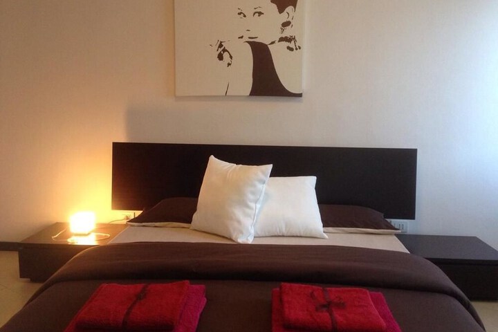 Room 2 of 17