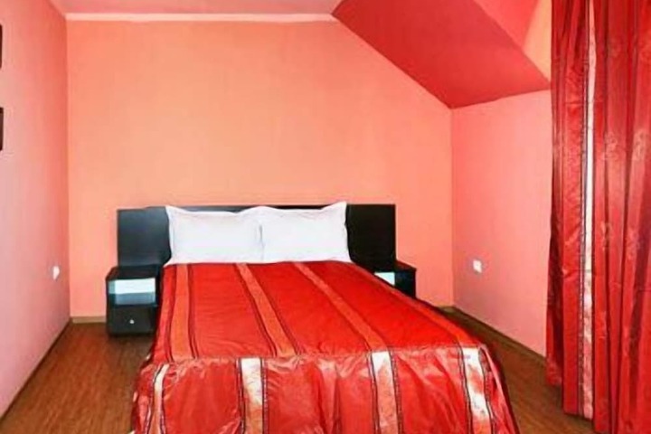 Room 8 of 11
