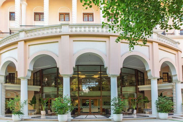 Hotel Exterior 36 of 39