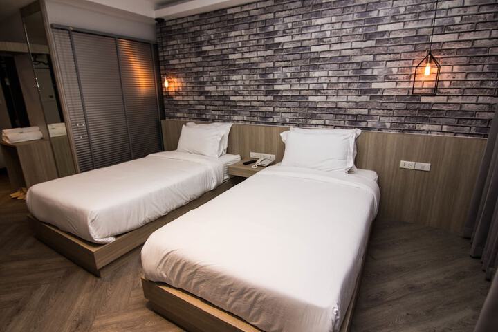 Room 22 of 48