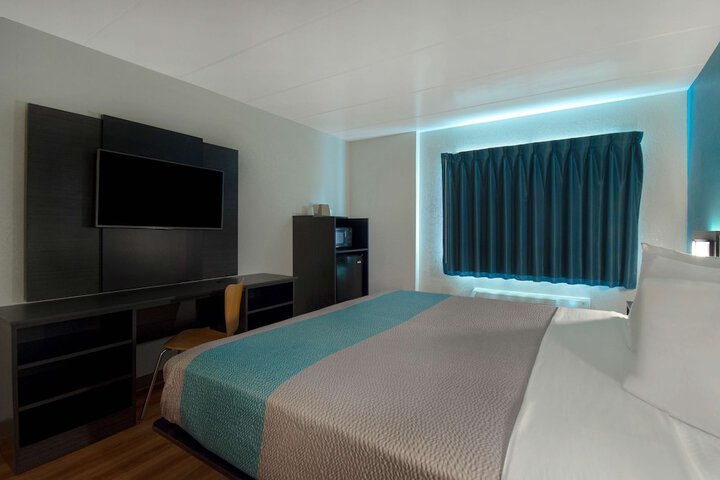 1 King Bed Kitchen (6 of 7)