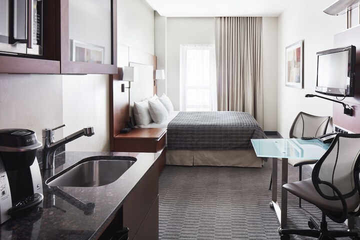 Classic Queen Bed (7 of 29)