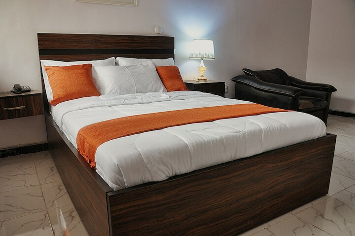 Room 5 of 20