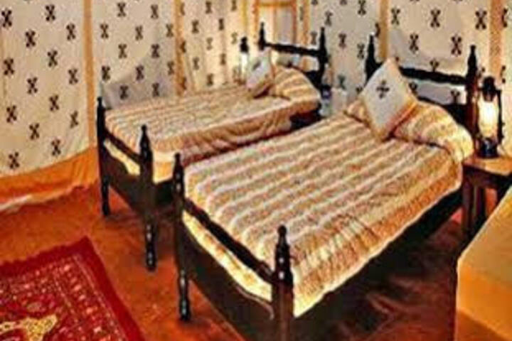 Room 4 of 9