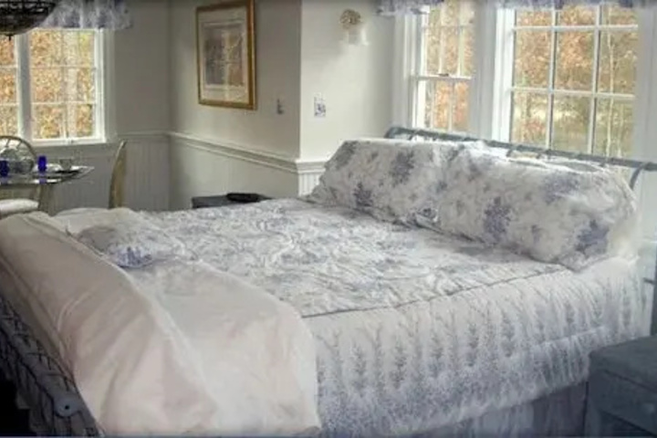 Room 3 of 10