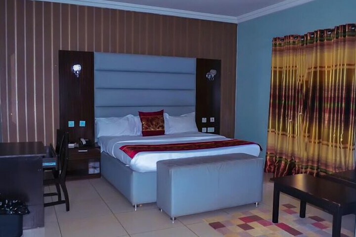 Room 10 of 46