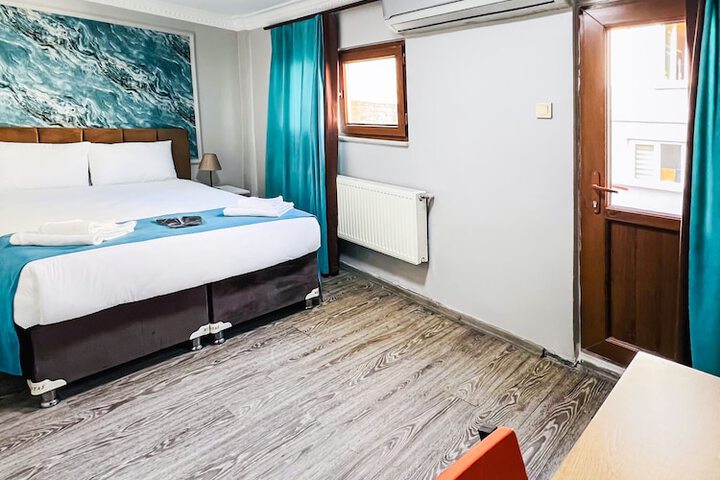 Room 17 of 28