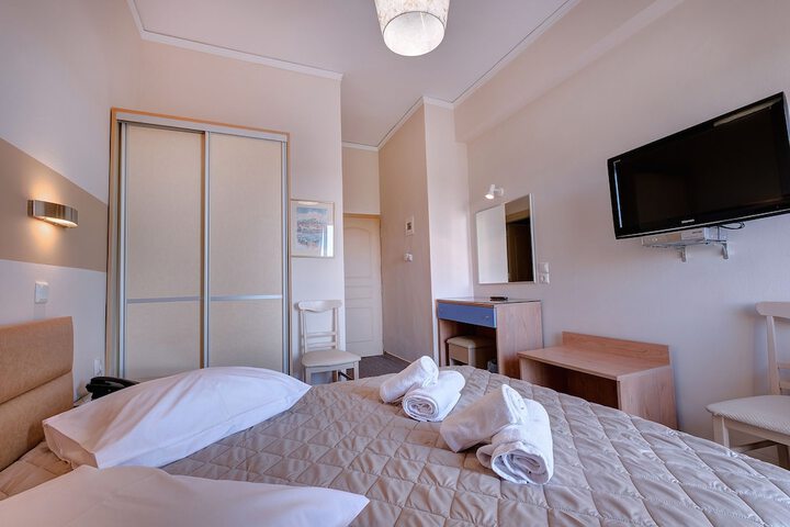 Room 11 of 38