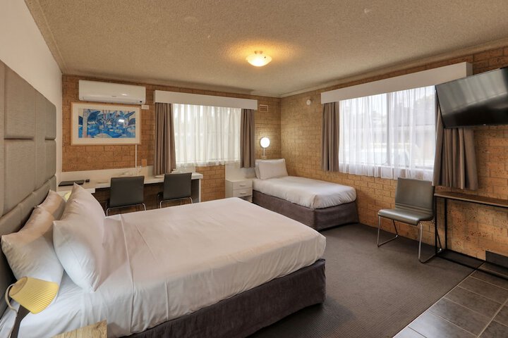 Room 4 of 30