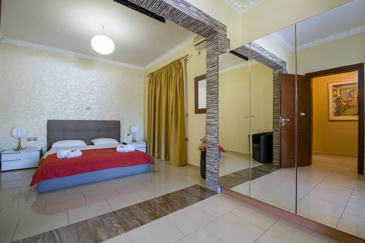 Room 4 of 40