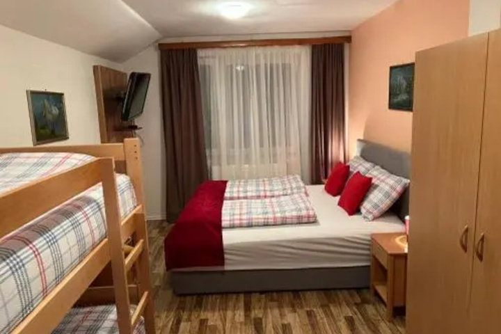 Room 2 of 6