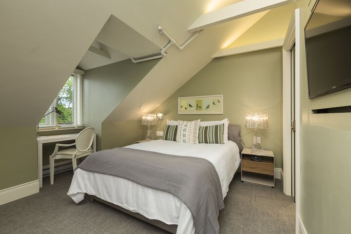 Room 8 of 42