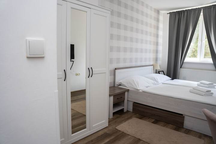 Room 34 of 106