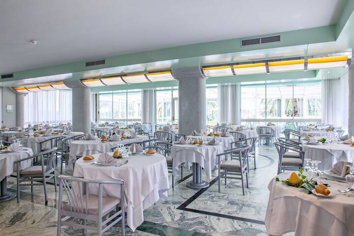 Food court