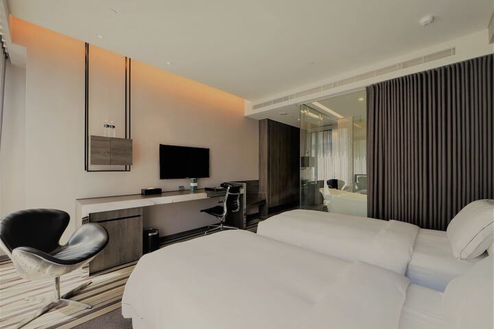 Room 21 of 82
