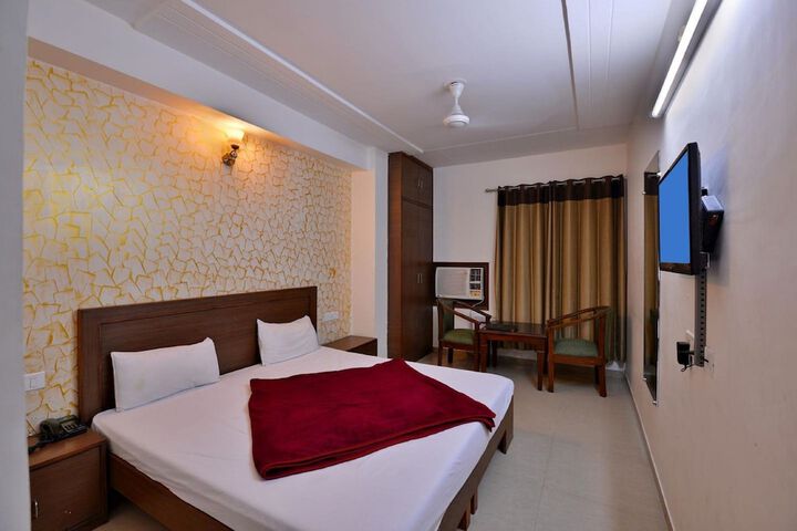 Room 8 of 37
