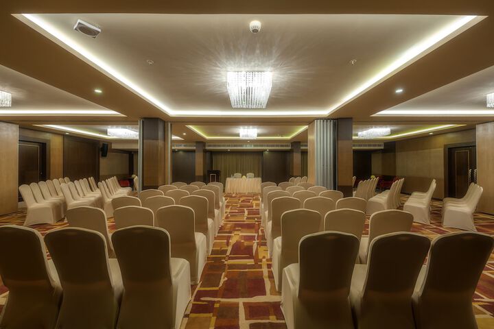 Ballroom/Hall 29 of 40