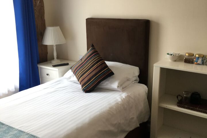 Room 3 of 28