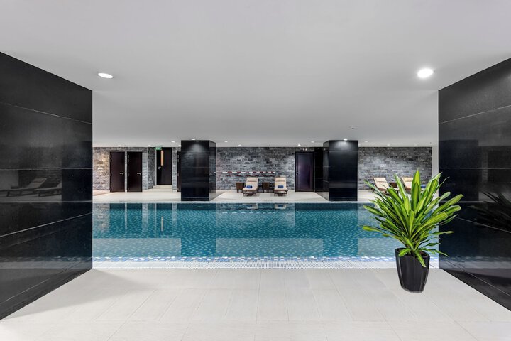 Pool Hotel