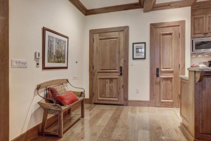 1Br Ski in Ski Out Location at the Top of Bachelor Gulch Condo in Avon, CO