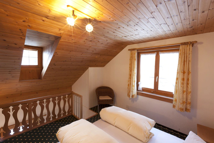 Room 4 of 10