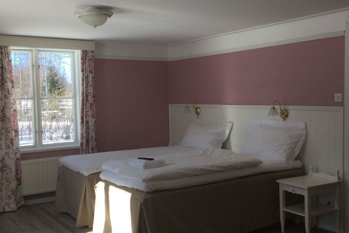 Room 17 of 38